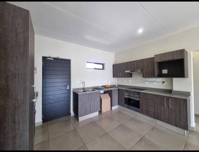 2 BEDROOM APARTMENT FOR SALE IN BRYANSTON